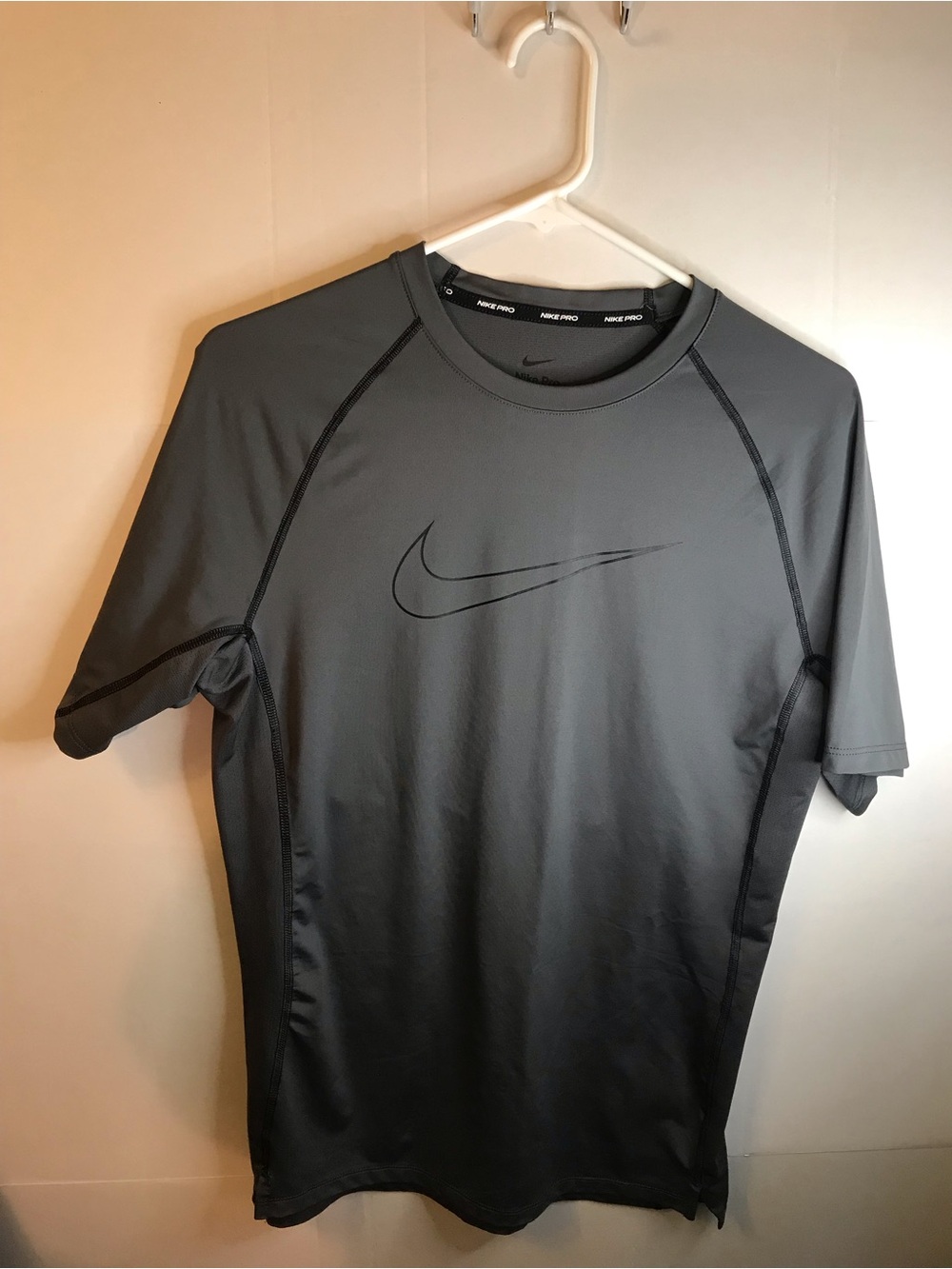Nike Pro Mens Dri-Fit Athletic T-Shirt Sz.M-Slim Fit/Charcoal Gray/Breathable